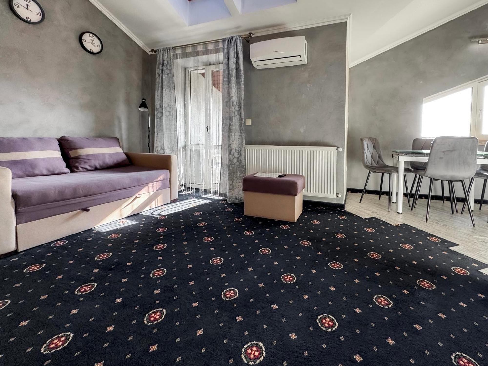 איוונו-פרנקיבסק Apartments On Zaliznychna 49 מראה חיצוני תמונה