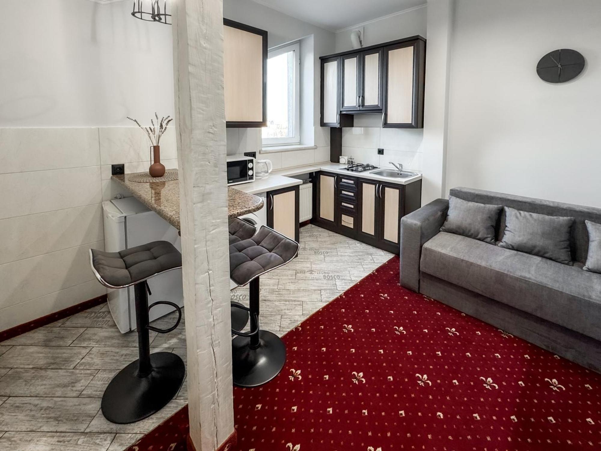 איוונו-פרנקיבסק Apartments On Zaliznychna 49 מראה חיצוני תמונה