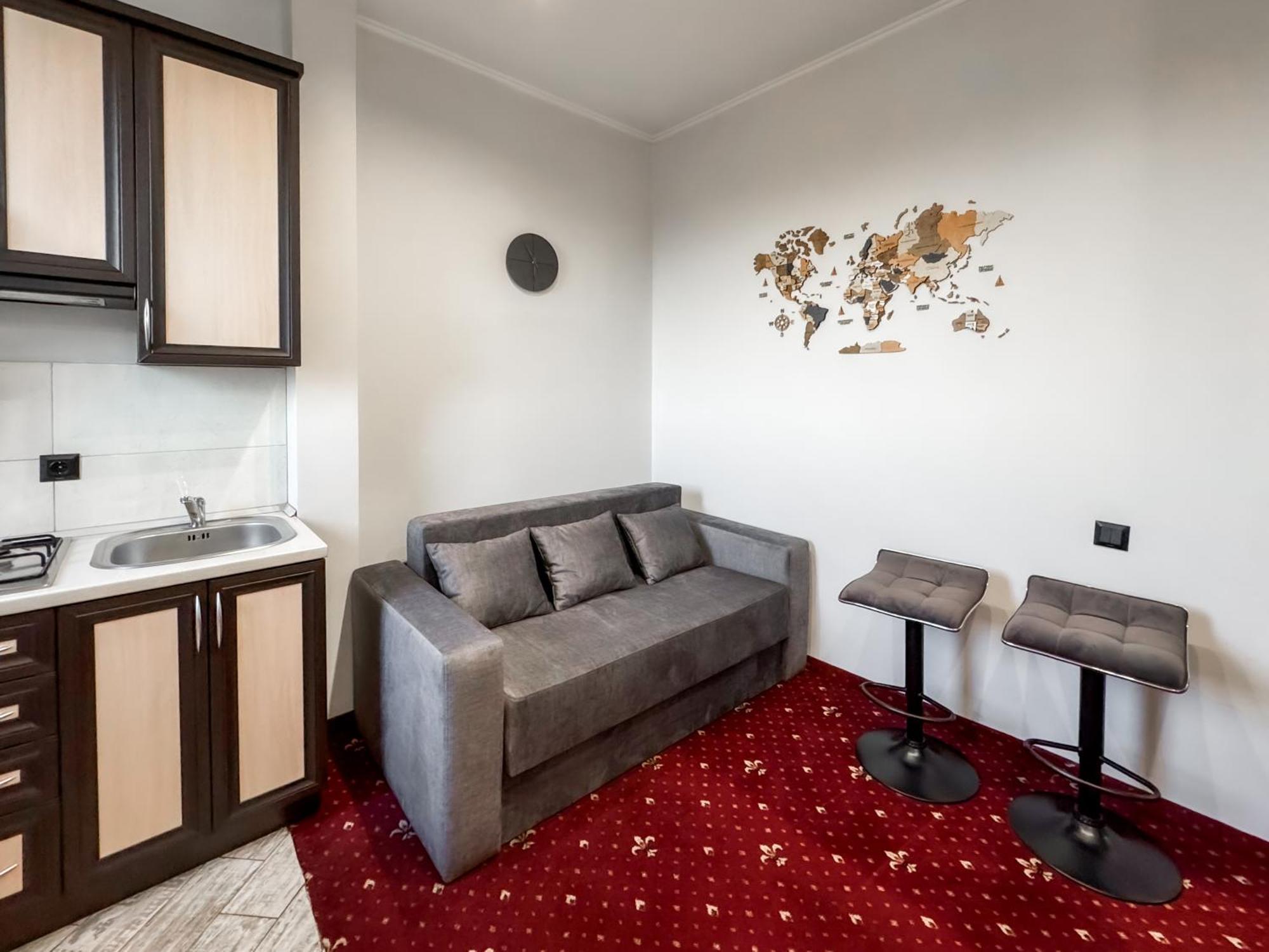 איוונו-פרנקיבסק Apartments On Zaliznychna 49 מראה חיצוני תמונה