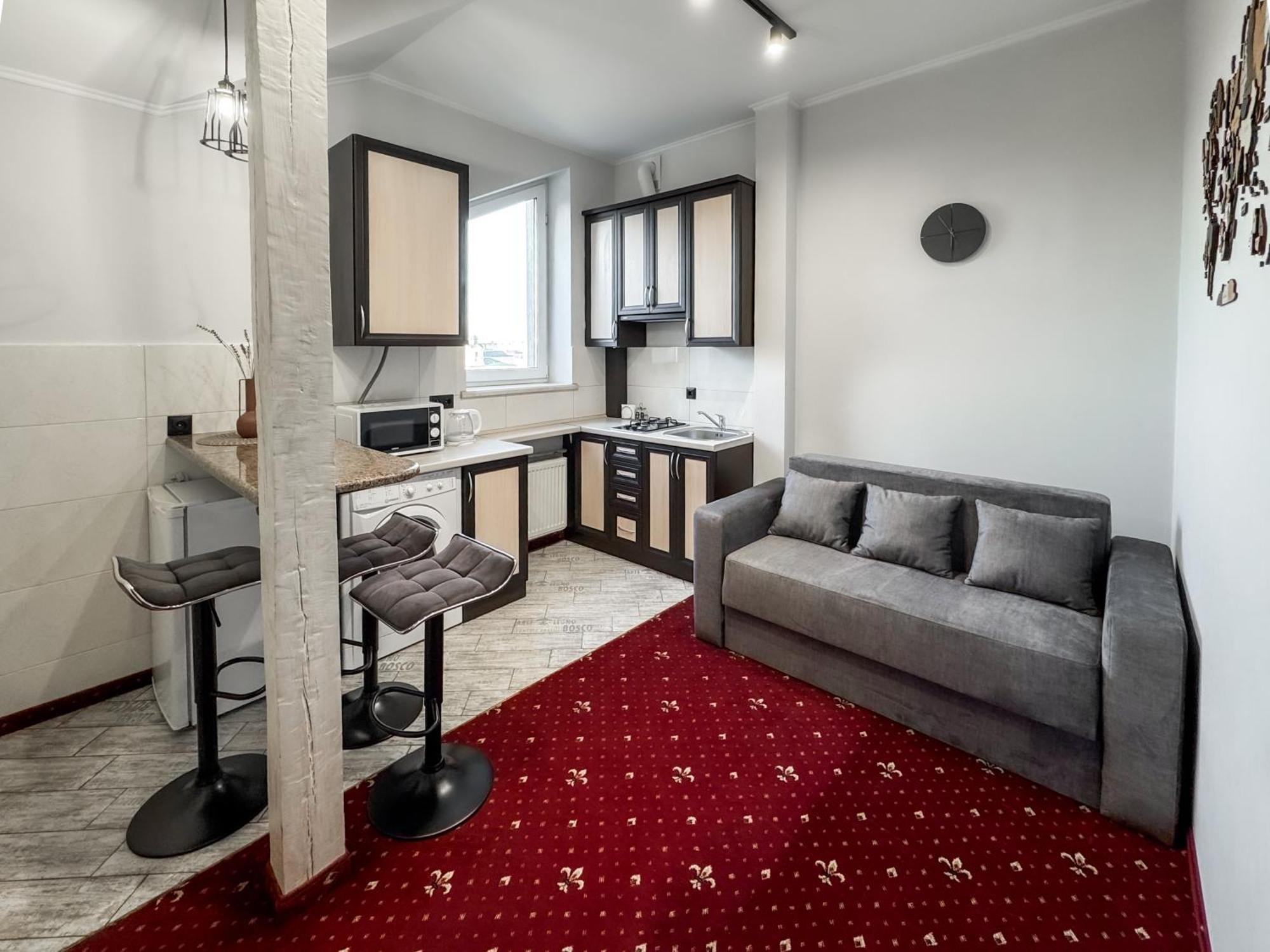 איוונו-פרנקיבסק Apartments On Zaliznychna 49 מראה חיצוני תמונה